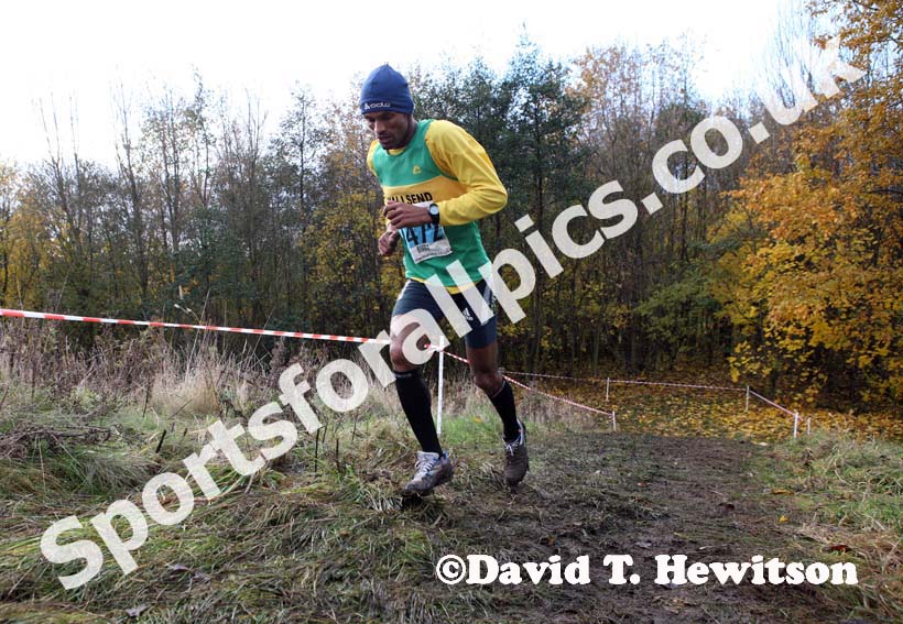 Yared Hagos (Wallsend) leads the senior mens NEHL, Jarrow. David T. Hewitson/Sports for All Pics